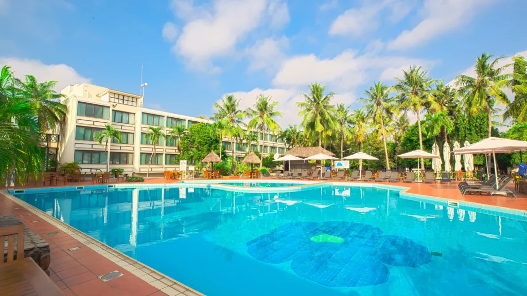Lancaster Accra exterior